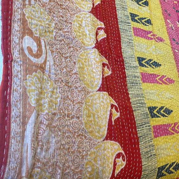 Beautiful recycled Kantha throws hand quilted, recycled, one of a kind. - Picture 6 of 8